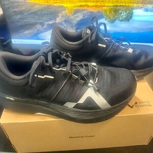 Women's Black Mount To Coast R1 shoes sz 9